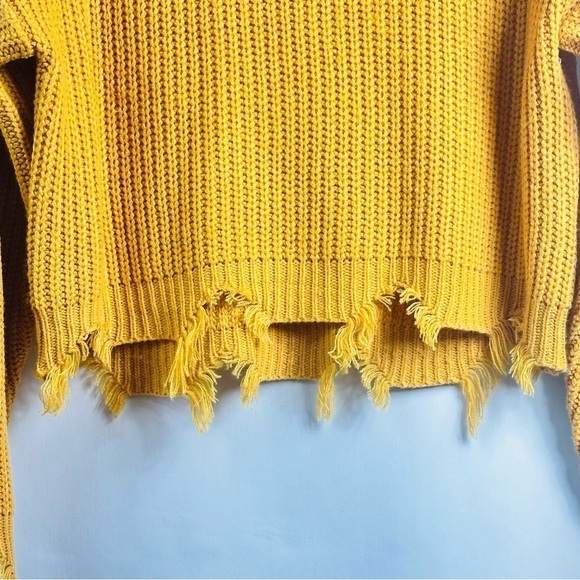 Derek Heart Women’s Sz Medium Mustard Distressed Long Sleeve Knit Sweater - Picture 3 of 9